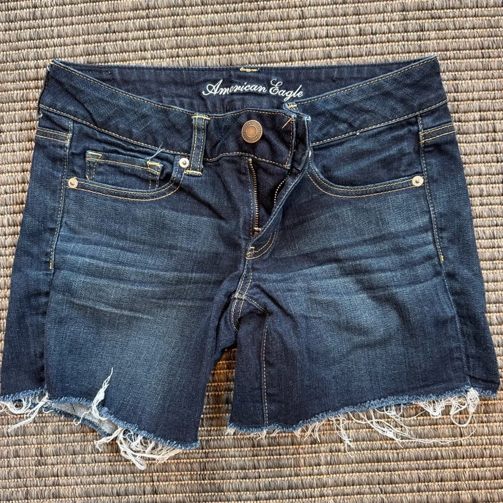 American Eagle Outfitters Blue Jean Shorts Medium-Dark Wash - Picture 1 of 3